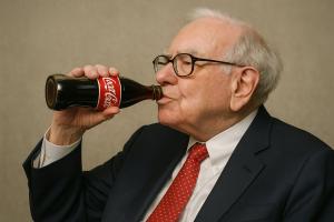 Tỷ phú Warren Buffett nghỉ hưu ở tuổi 94, giữ thói quen đồ ăn nhanh và uống 5 lon coca mỗi ngày