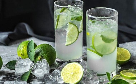 6 tác dụng phụ của việc uống quá nhiều nước chanh