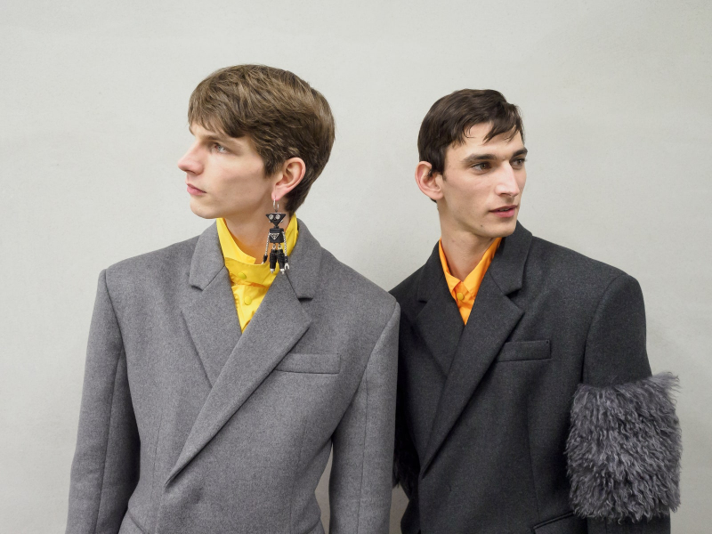 Chất đời của workwear được khai phá trong BST Prada Thu Đông Nam 2022