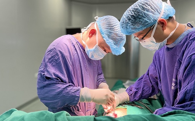 Da ngực mỏng dính, tấy đỏ vì nâng cấp vòng 1 không đau