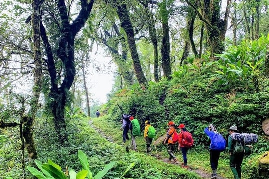 Trekking đường đá trăm tuổi