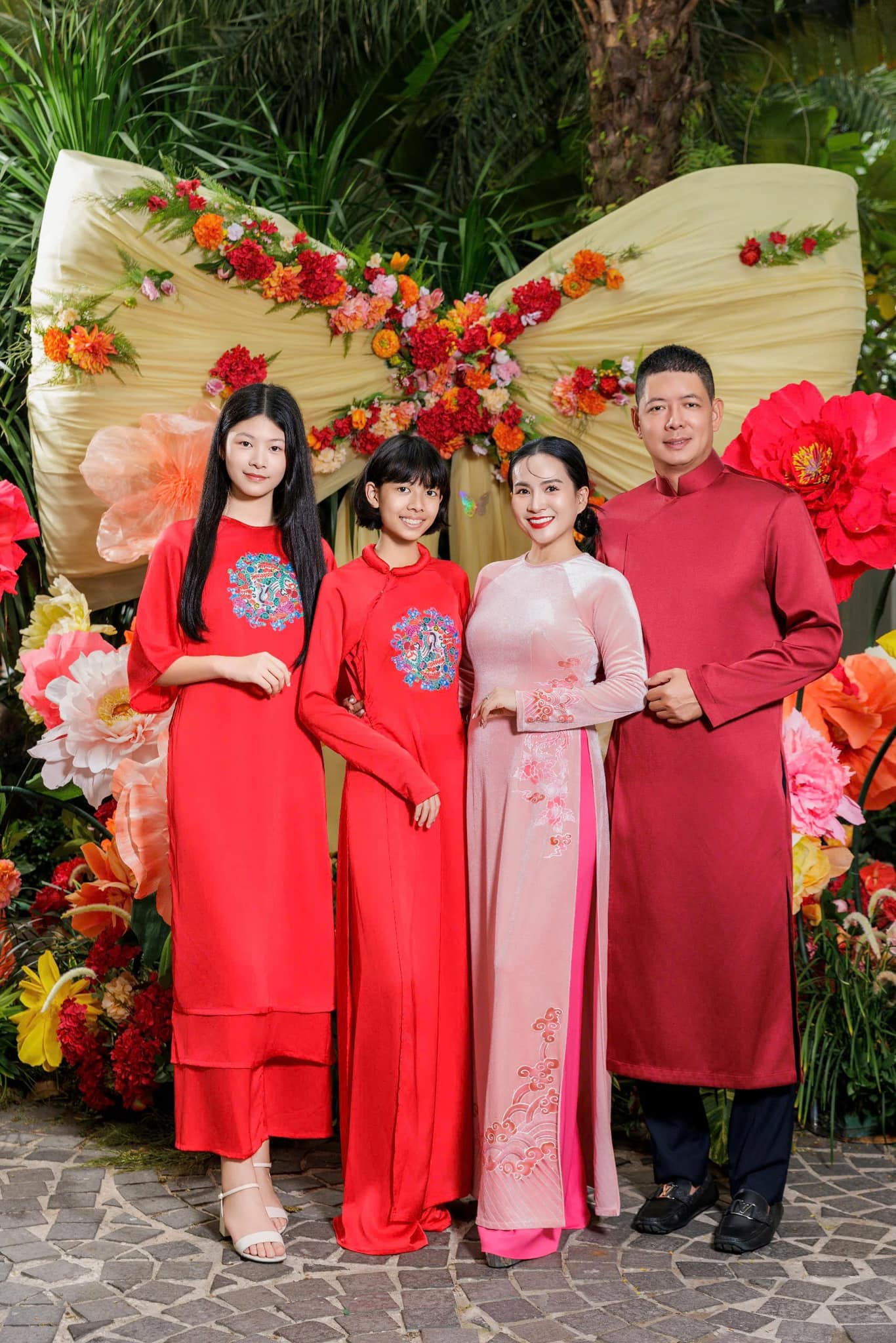 Con gái cựu siêu mẫu Bình Minh: 16 tuổi cao hơn 1m75, học đúng kiểu con nhà người ta